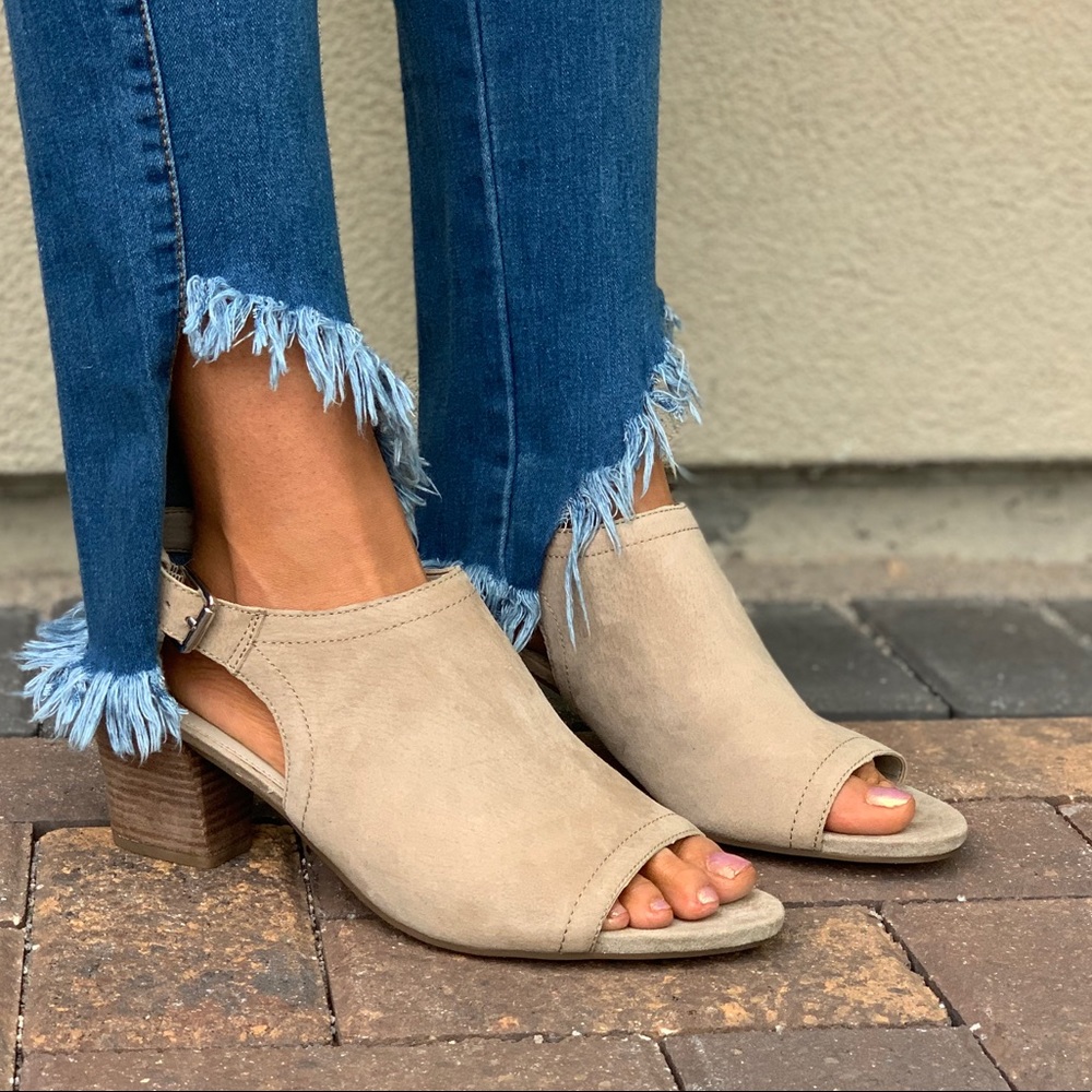 Distressed Leather Kitten Heel Peep Toe Sandal - Picture 2 of 8